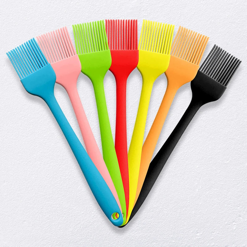 Brosse à huile en silicone avec manche en plastique pour barbecue et pâtisserie, résistante aux hautes températures.