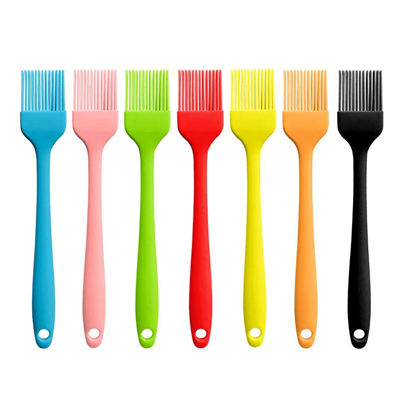 Brosse à huile en silicone avec manche en plastique pour barbecue et pâtisserie, résistante aux hautes températures.