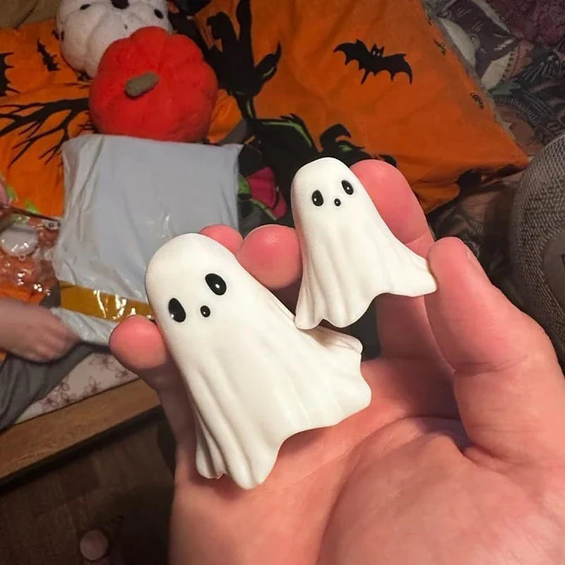 Middle Finger Cute Ghost Statue, Ghosts Small Scary Ghost Figurines, Halloween Home Decorations, Coffee Table Centerpieces Shelf